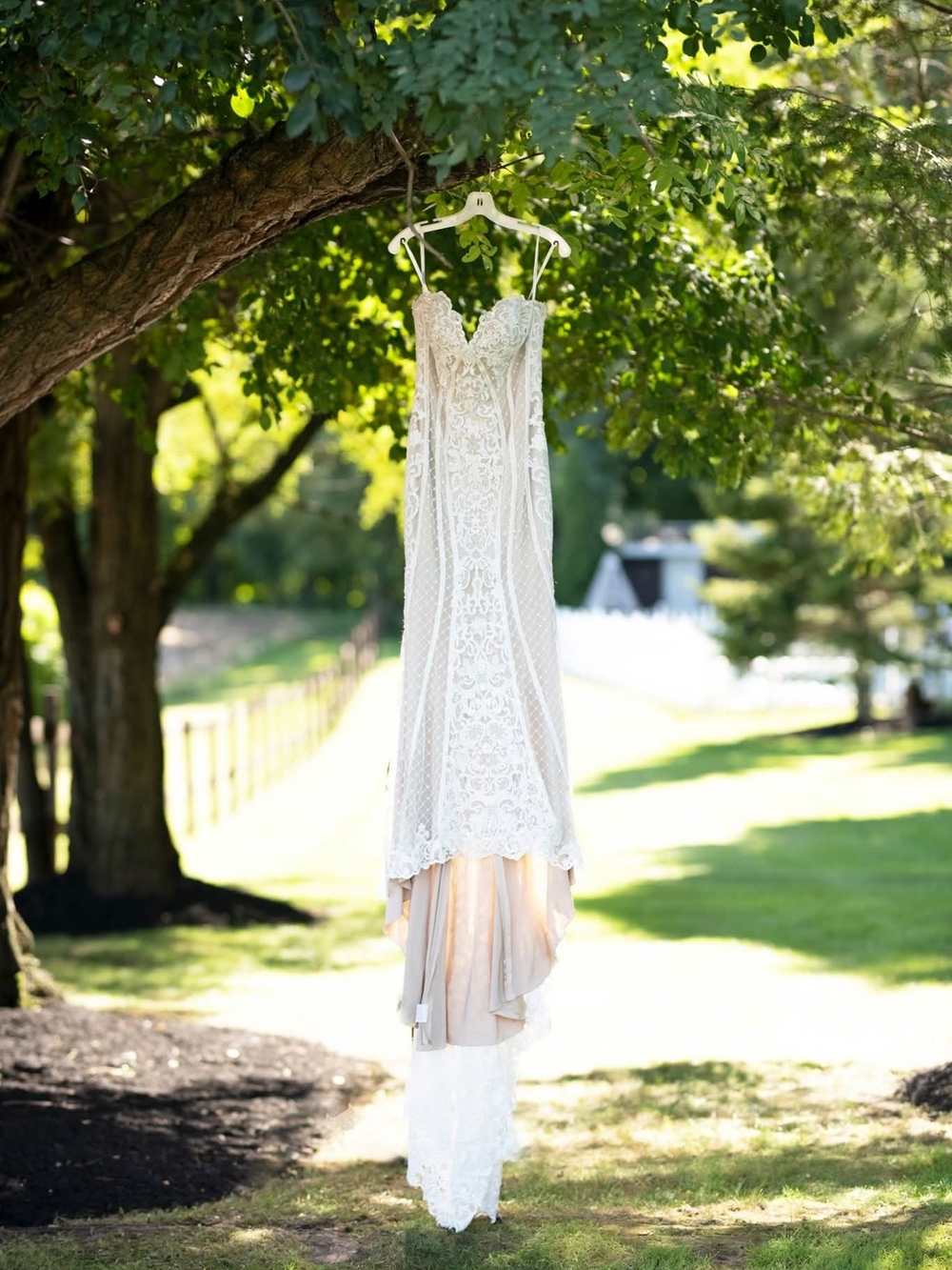 Elegant Ivory Lace Wedding Dress with Spaghetti Straps